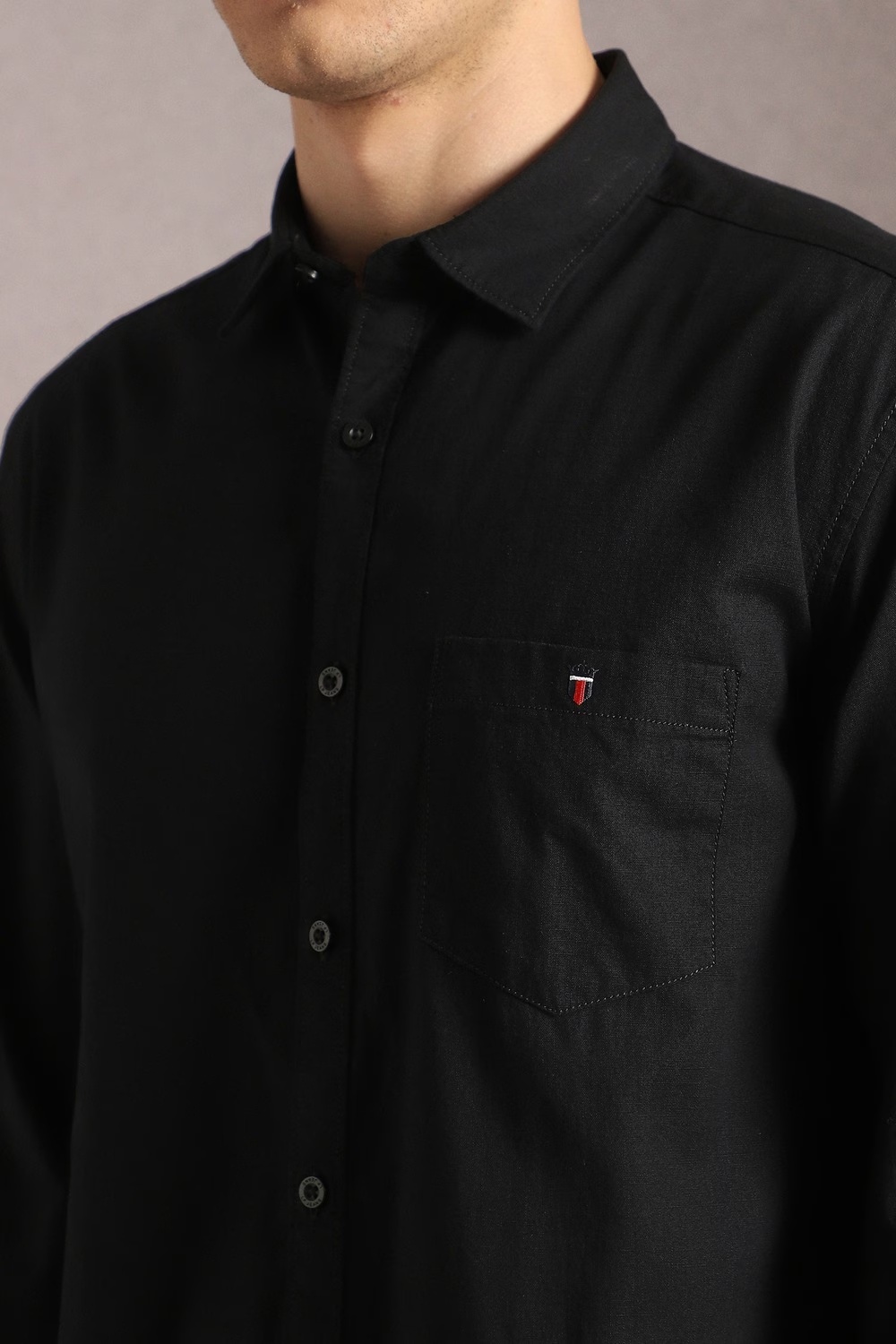 77726-men-black-solid-full-sleeves-casual-shirt-black-1.jpg