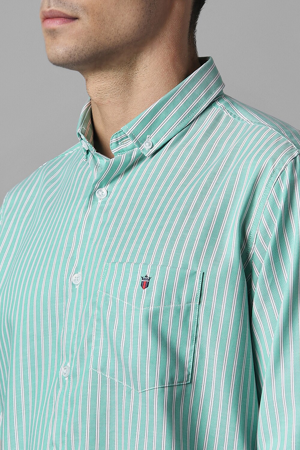 7826-men-green-slim-fit-stripe-full-sleeves-casual-shirt-green-1.jpg