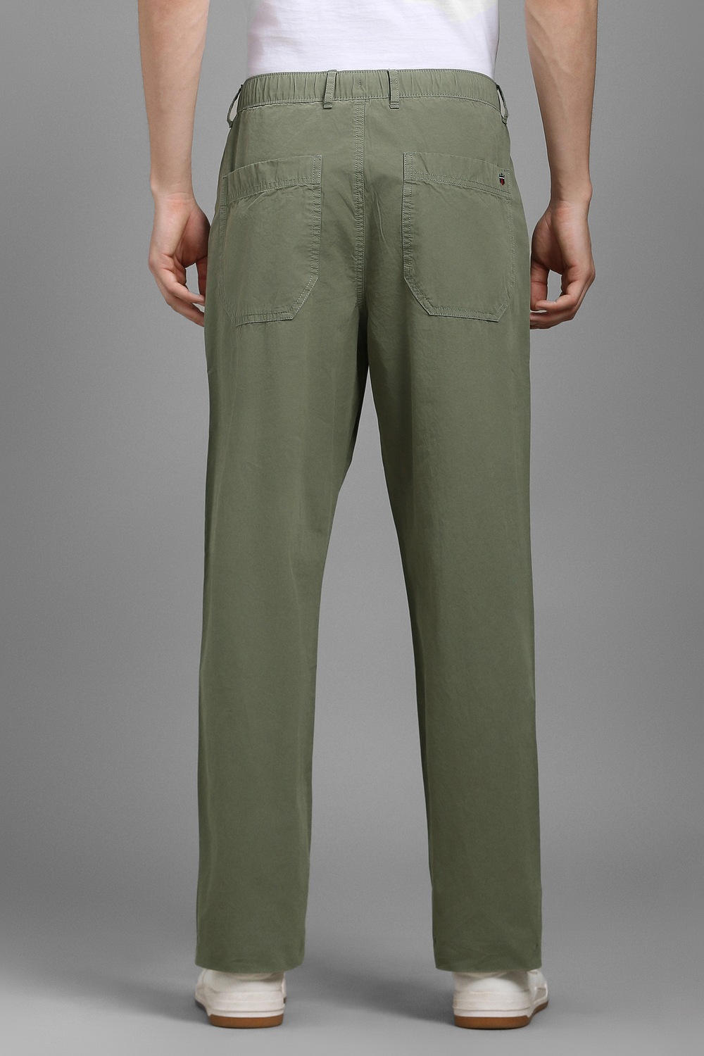 78982-men-olive-solid-flat-front-casual-trousers-olive-1.jpg