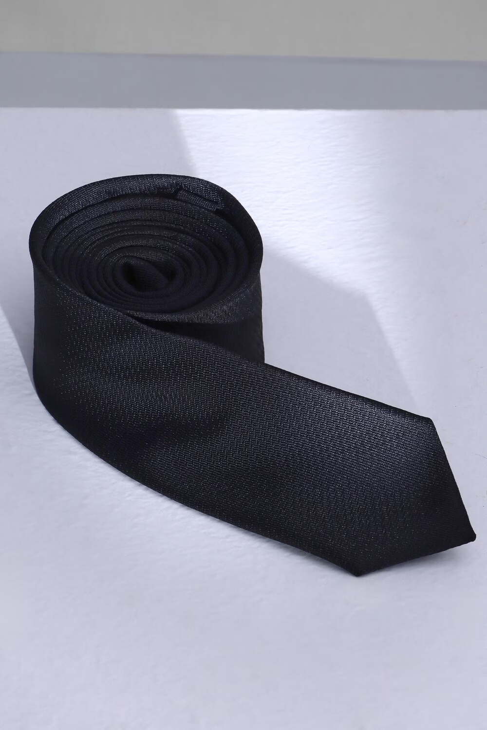 Men Black Solid Tie-Black