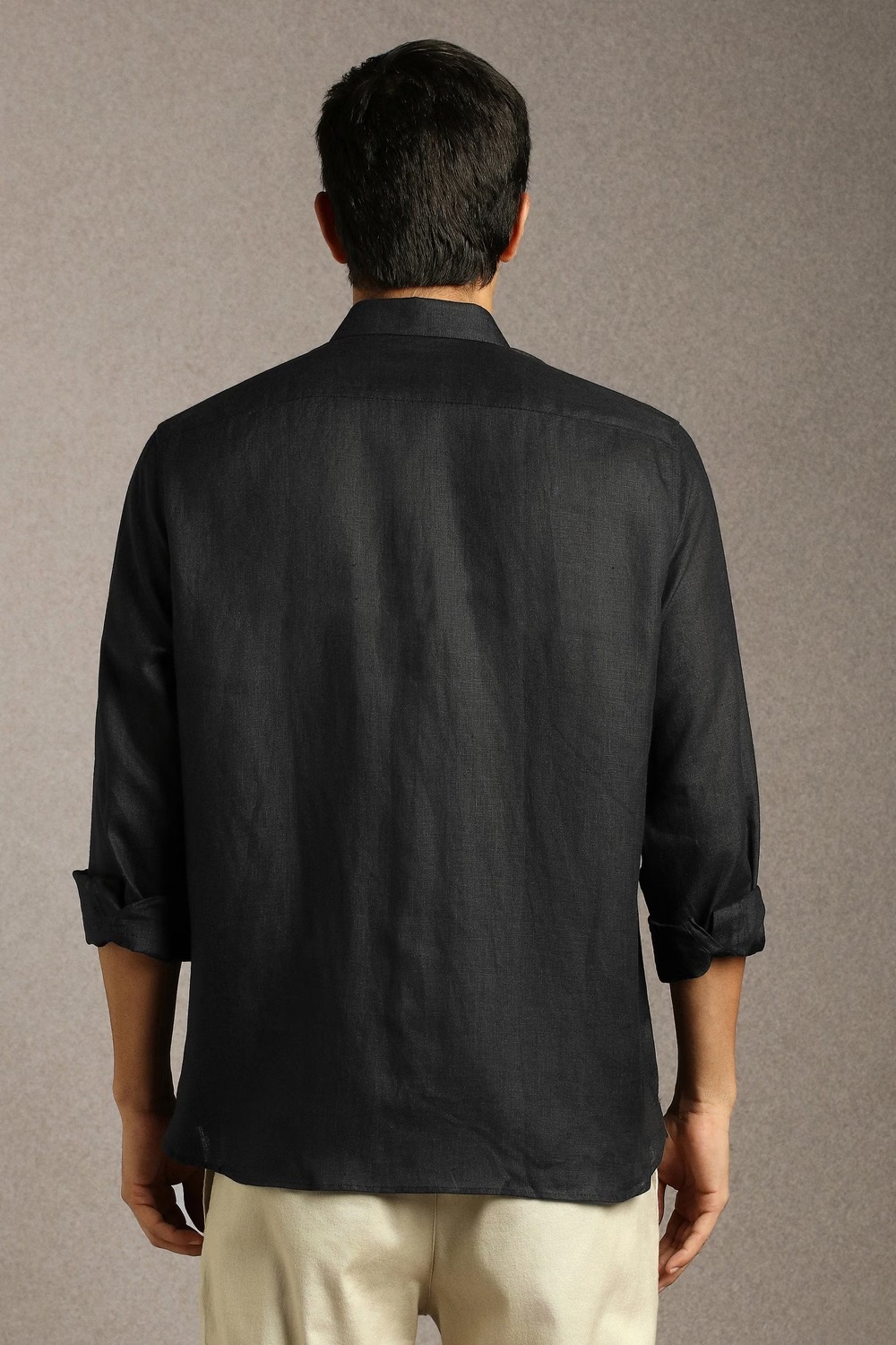 79068-men-black-solid-full-sleeves-formal-shirt-black-1.jpg