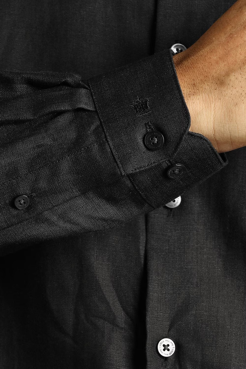 79068-men-black-solid-full-sleeves-formal-shirt-black-1.jpg