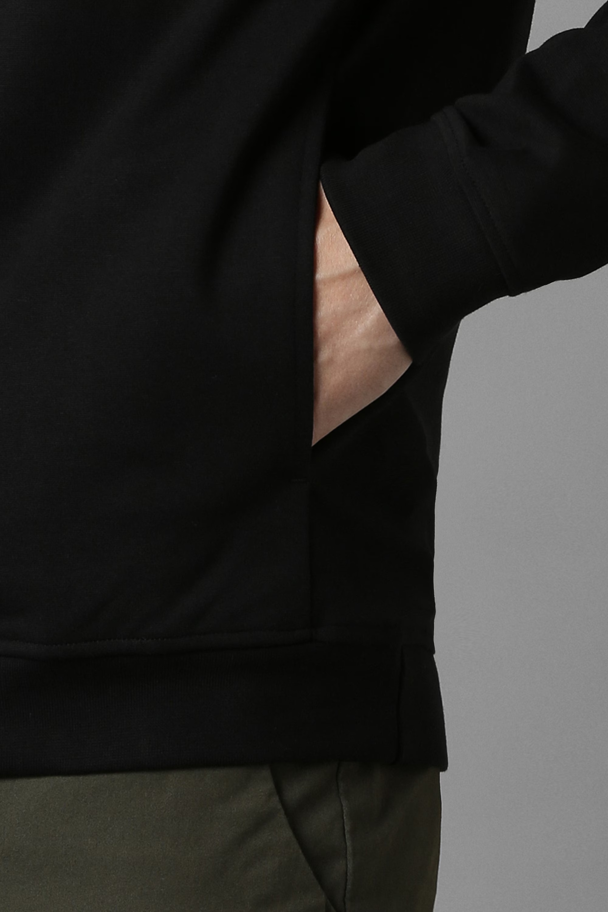 79387-men-casual-black-print-sweatshirt-black-1.webp