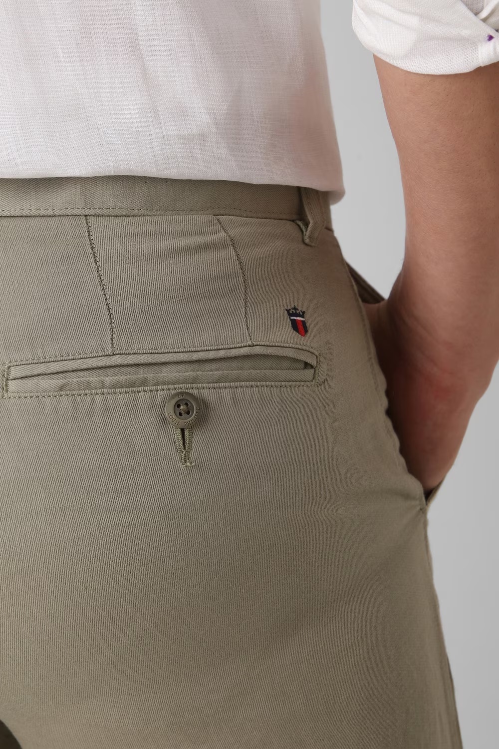 79500-men-olive-slim-fit-textured-flat-front-casual-trousers-olive-1.jpg