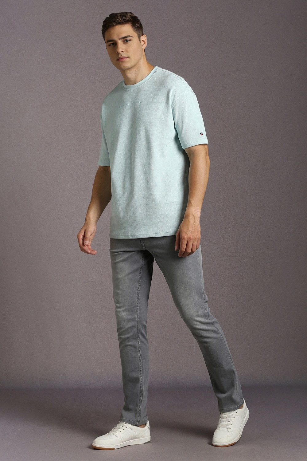 79513-men-light-blue-textured-crew-neck-t-shirt-light-blue-1.jpg