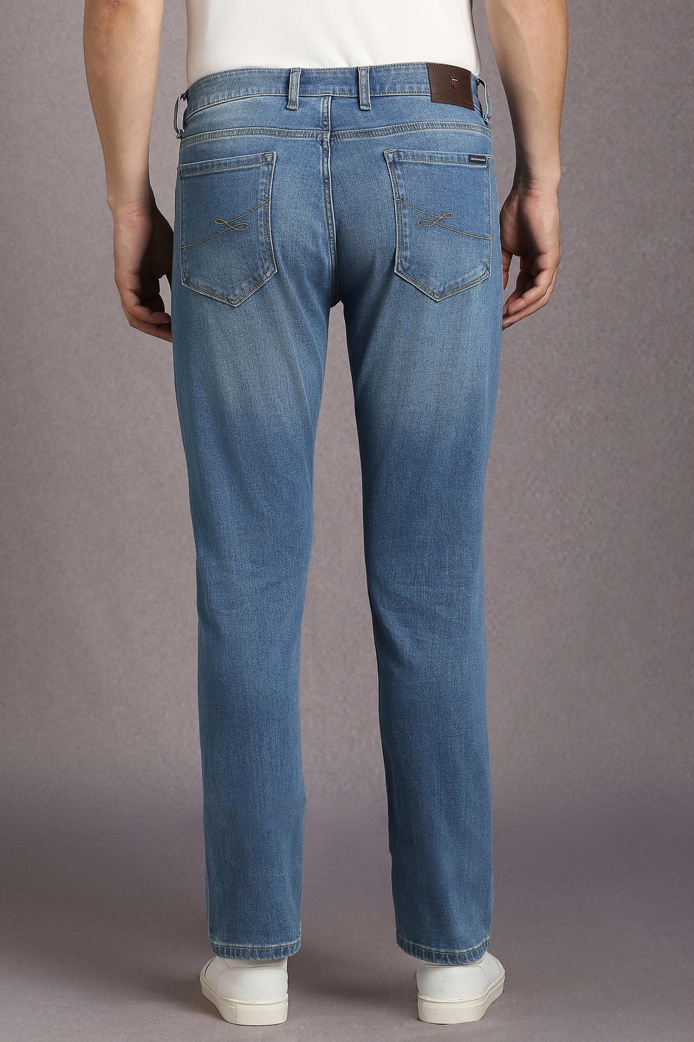 79922-men-blue-mid-wash-regular-fit-jeans-blue-1.jpg