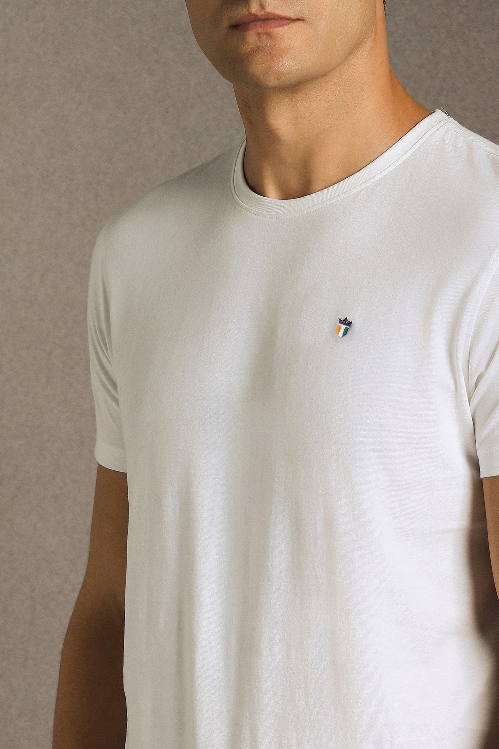 80249-men-white-solid-crew-neck-tri-color-logo-t-shirt-white-1.jpg