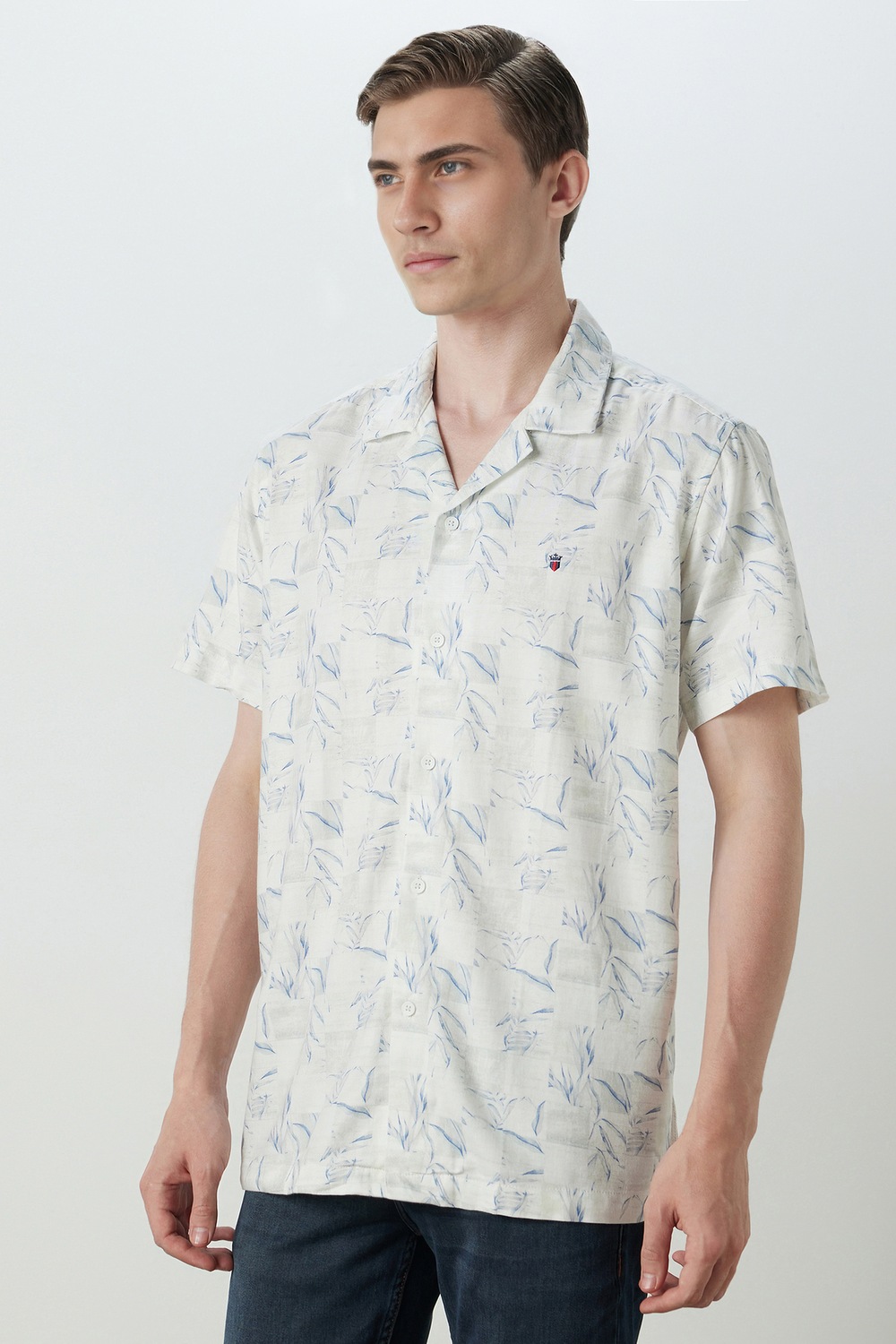 8374-men-white-print-half-sleeves-casual-shirt-white-1.jpg