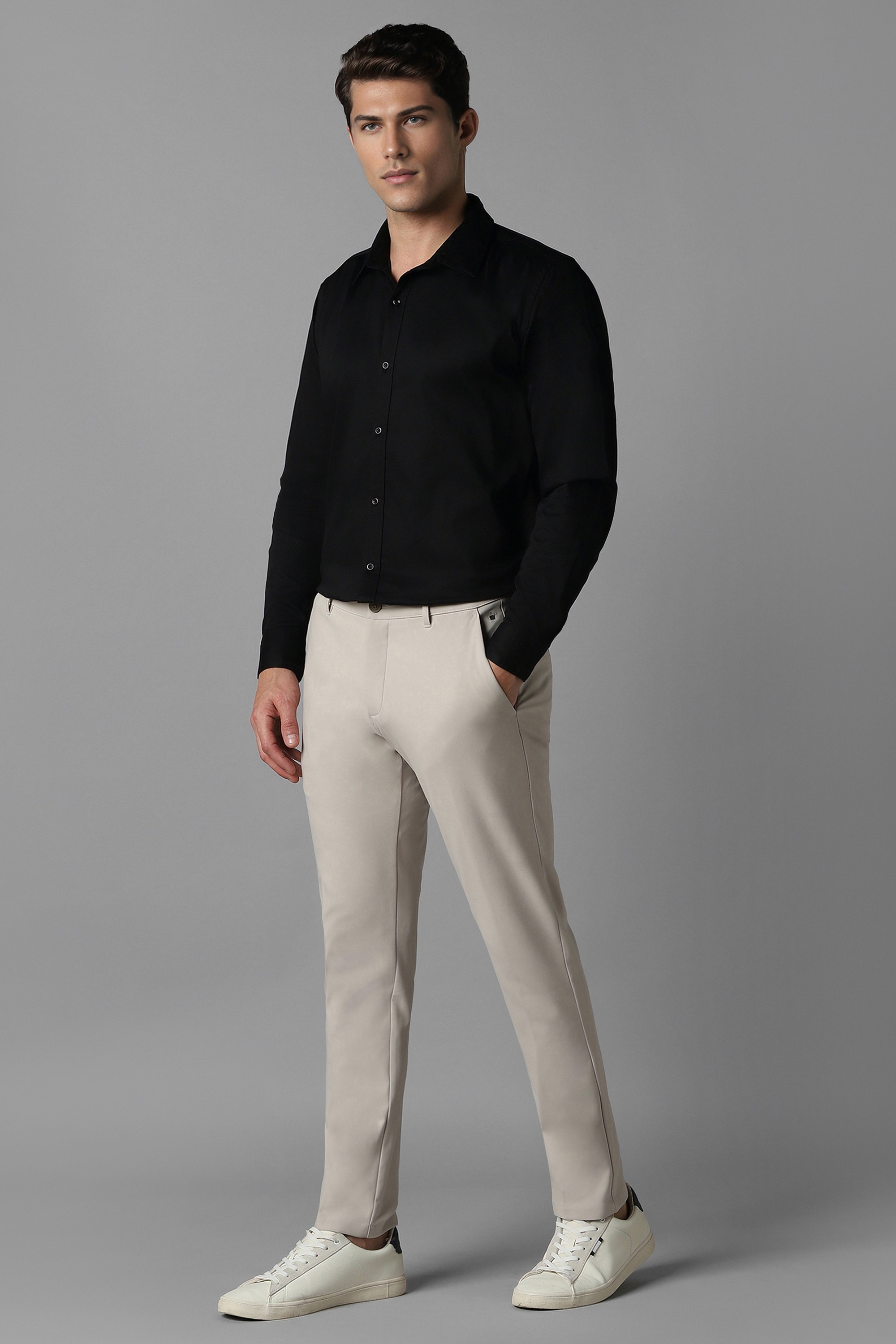 9100-men-grey-contemporary-fit-solid-flat-front-casual-trousers-grey-1.jpg