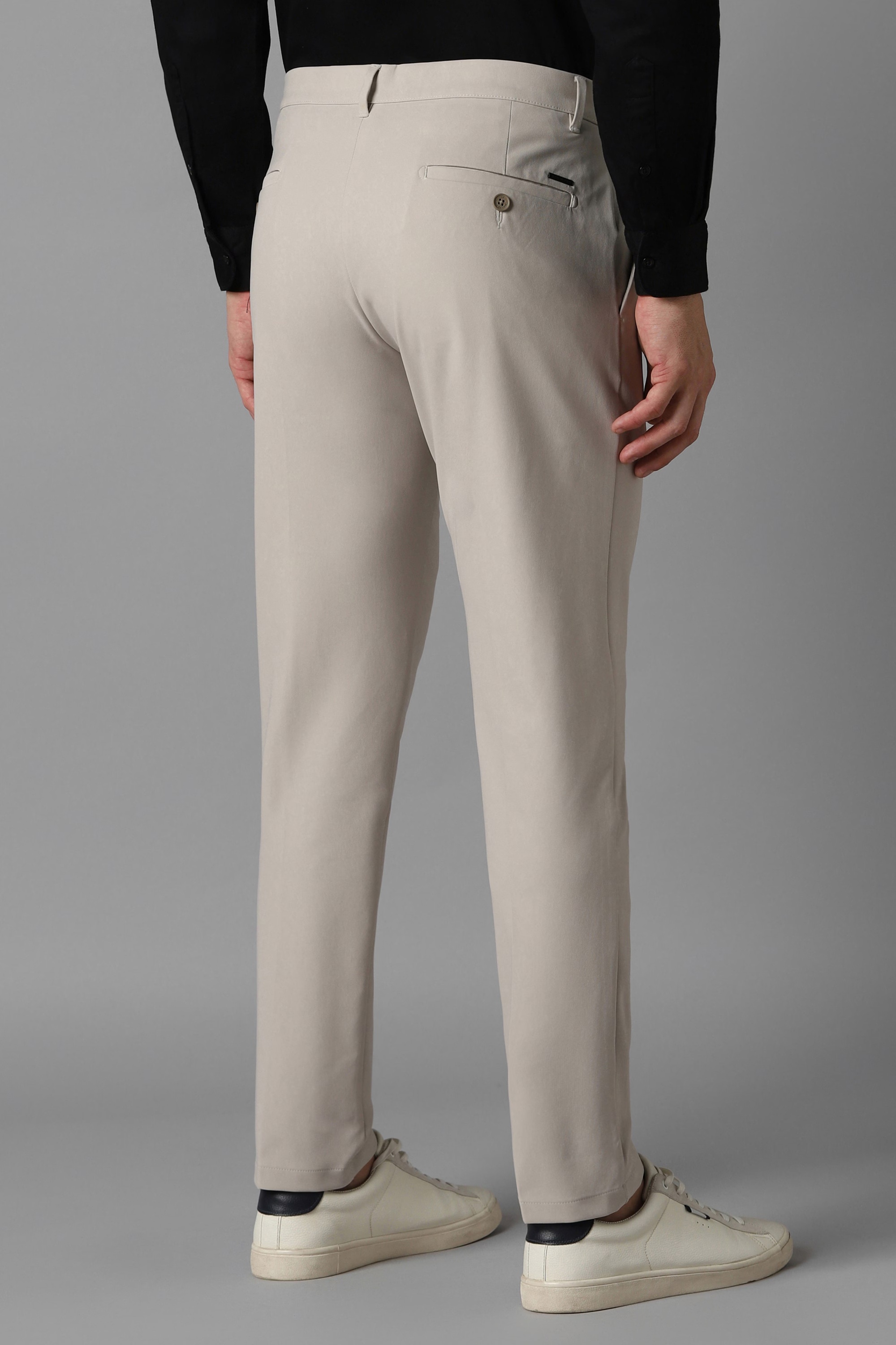9100-men-grey-contemporary-fit-solid-flat-front-casual-trousers-grey-1.jpg