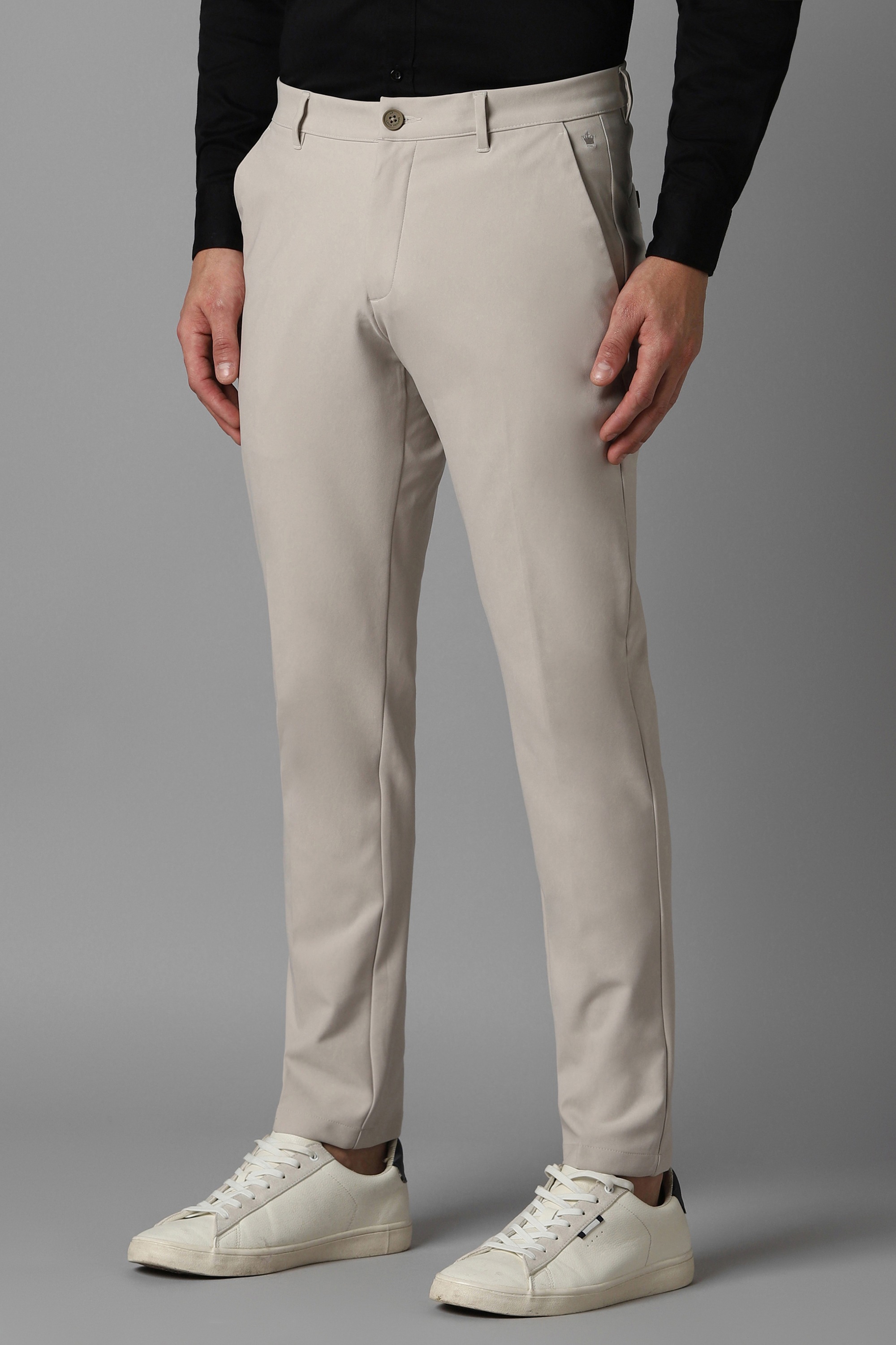 9100-men-grey-contemporary-fit-solid-flat-front-casual-trousers-grey-1.jpg
