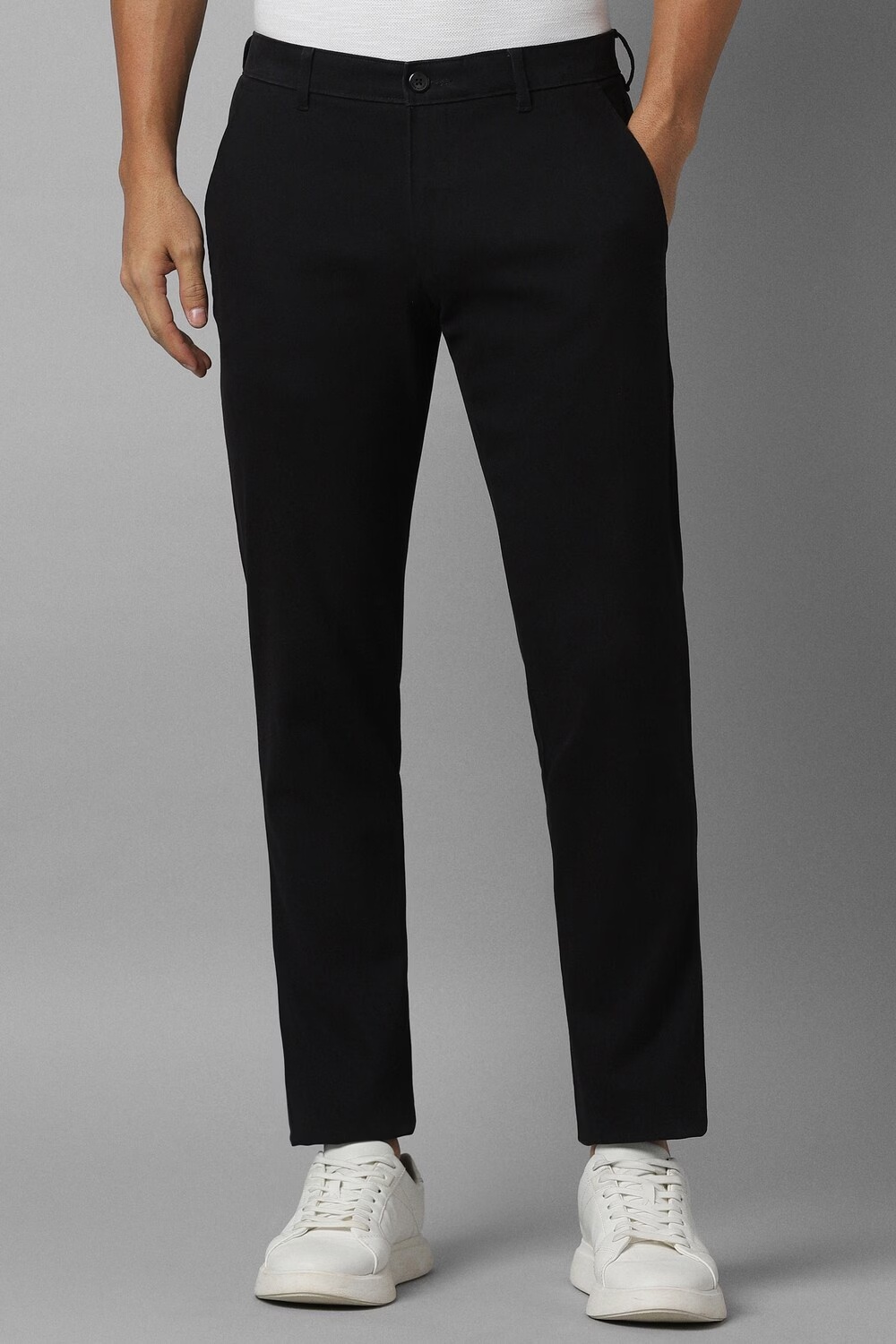 Men Black Slim Fit Solid Flat Front Casual Trousers-Black